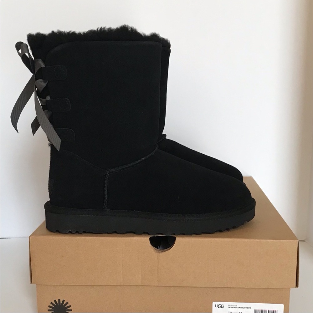UGG Short Continuity Bow Boots - Picture 4 of 7